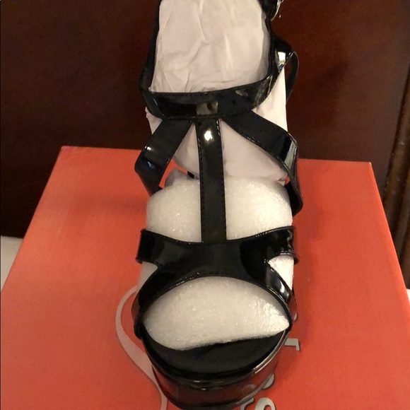 Touch Ups by Benjamin Walker - Picture 2 of 5